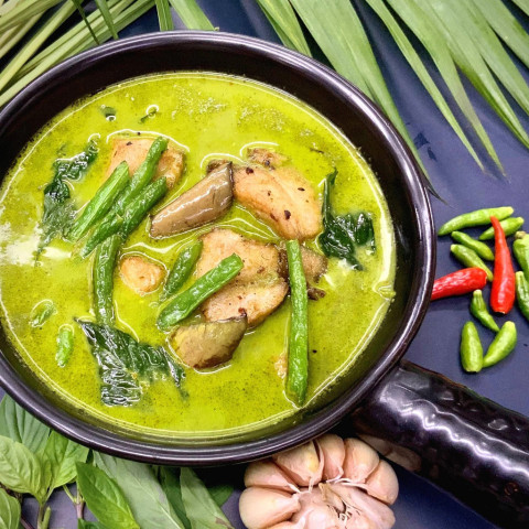 Cà Ri Xanh Mae Ploy Green Curry Paste 400g