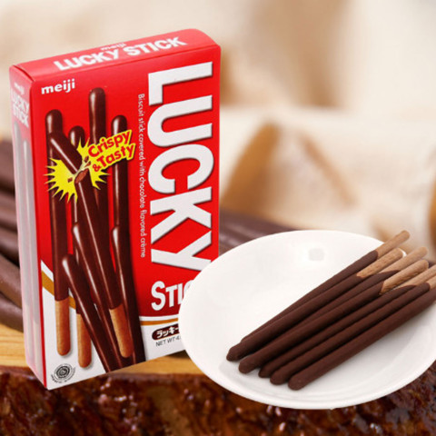 Bánh que Meiji Lucky Stick phủ kem hương socola 45g