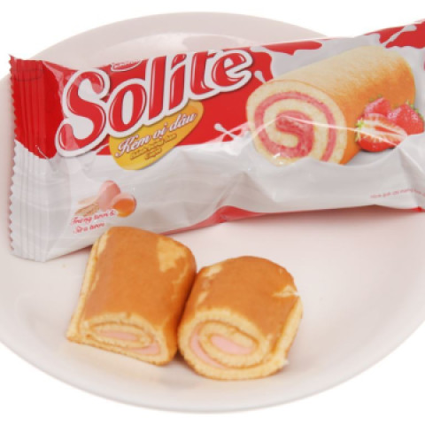 Bánh bông lan cuộn kem vị dâu Solite 360g