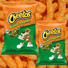 Snack phô mai ớt Cheetos Cheddar Jalapeno Crunchy 226.8g